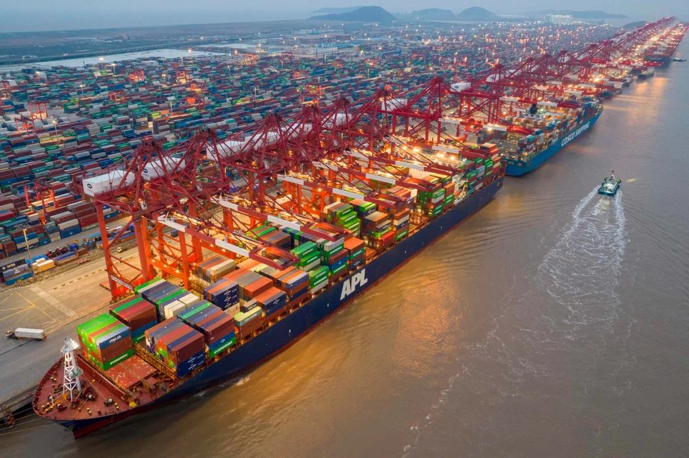 Porto de Shanghai, China — parceiro marítimo YQN